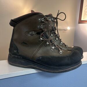Simms Men's Brown and Black fishing Boots